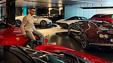 Cristiano Ronaldo ukázal �ást své sbírky luxusních voz�