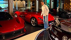 Cristiano Ronaldo ukázal �ást své sbírky luxusních voz�