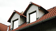 Jediná nevýhoda reflexních fólií: kdy� se díváte pod úhlem, p�ipomínají zrcadlo.