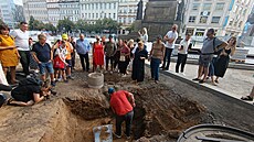 Zástupci Sdru�ení Nového M�sta pra�ského ulo�ili pod budoucí tramvajovou tra�...