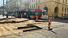Oprava tramvajového úseku v Národní a Spálené ulici (snímky jsou z po�átku...