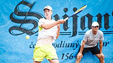 Jan Kumstát hraje forhend ve finále turnaje Svijany Open 2026.