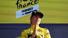 Demi Volleringová ve �lutém dresu na Tour de France Femmes.