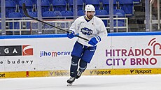 Obránce Luke Witkowski na tréninku brn�nské Komety.