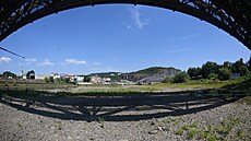 Zna�n� vyschlé koryto Labe v centru Ústí nad Labem. (6. srpna 2026)