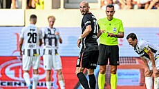 Václav �erný z Besiktase Istanbul b�hem zápasu s Hradcem Králové.