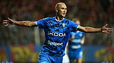Mladoboleslavský úto�ník Ji�í Klíma se raduje z prom�n�né penalty v utkání...