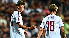 Spar�an�tí fotbalisté Tobias Guddal a Roman Macek b�hem utkání v Mladé Boleslavi