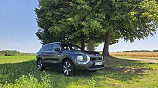 Dva elektromotory, jeden na ka�dé náprav�, p�es 300 koní a provoz do m�sta i na...