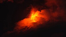 Ú�ady v Guatemale zahájily evakuaci kolem sopky Fuego. Ta za�ala chrlit lávu a...