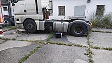Zlod�j si vybral nákladní v�z zaparkovaný u zem�d�lského objektu u Suchdola nad...