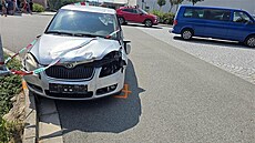 Opilý �idi� projel proskleným vestibulem stadionu v �eské T�ebové. (3. srpna...