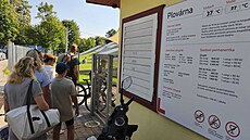 Plovárna v Litomy�li. Rekordní teploty hlásí m�sta nap�í� �eskem. (4. srpna...