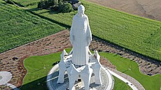 V polské Konotopii dokon�ili 55 metr� vysokou sochu Panny Marie.