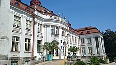 V pond�lí p�edalo m�sto Al�b�tiny lázn� firm�, která za 24 m�síc� polo�í novou...