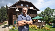 Beskydská chata Kmínek na h�ebenové trase mezi Bumbálkou a Visalajemi pat�í...