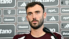 Spar�anský zálo�ník Andrew Irving na tiskové konferenci p�ed zápasem proti...