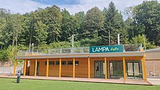 Na práv� dokon�eném koupali�ti v Novém M�st� nad Metují otvírá bistro Lampa....