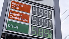 Ceny pohonných hmot v Lynnwoodu ve stát� Washington 10. b�ezna 2026 krátce po...