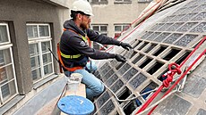 Odborníci práv� obnovují sklen�nou kopuli n�kdej�ího obchodního domu Breda v...