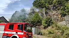 Kvůli požáru byla v Lokti uzavřená silnice, neprůjezdná je cyklotrasa do Údol�­