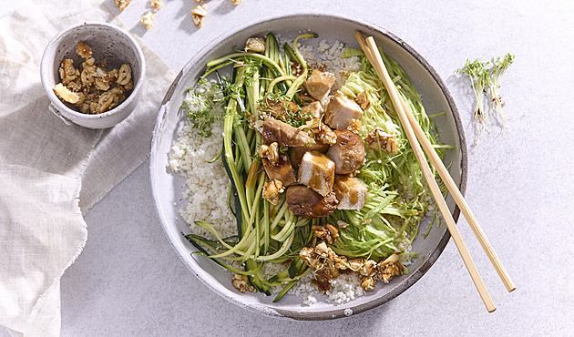 Květáková rýže a teriyaki kuře: Zdravé fit jídlo s karamelizovanými ořechy