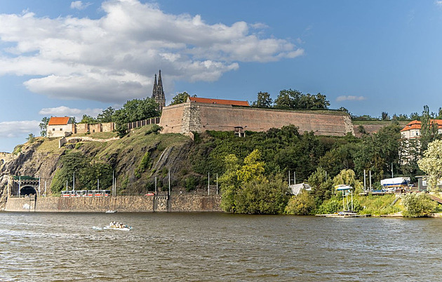 Jak se zalévá Vyšehrad? Vodu bere z Vltavy, využívá unikátní systém
