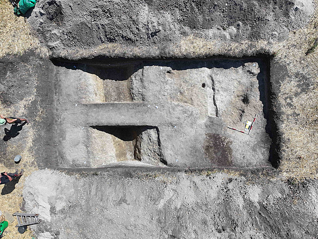 Archeologové zkoumají svatyni na Nymbursku. Je starší než britský Stonehenge