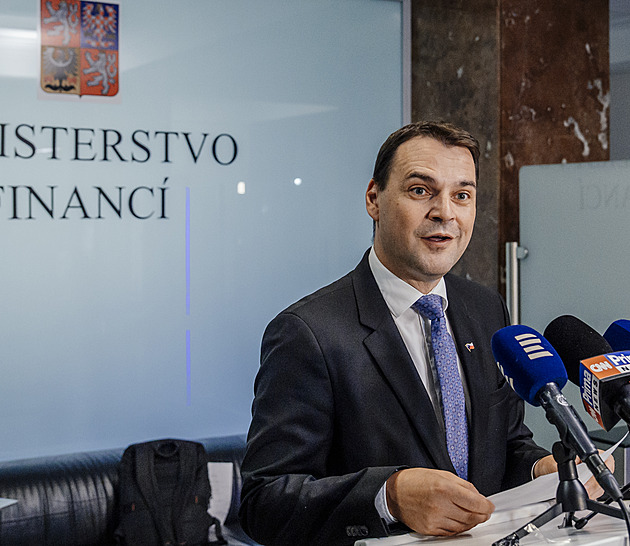 Macinka se smířil s vyšším schodkem. Pochlubil se dárkem od Schillerové