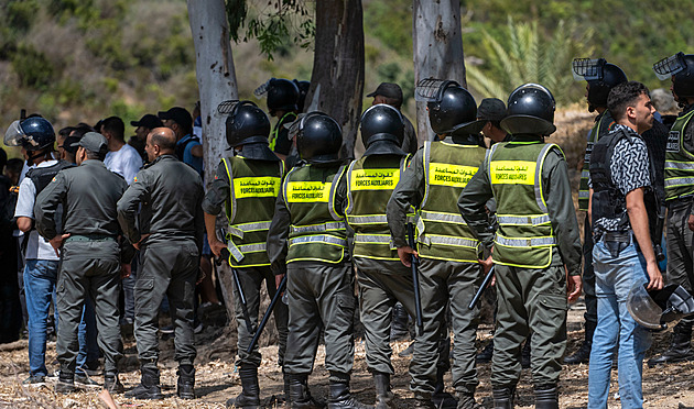 Další pokus o průnik do Ceuty. Na severu Maroka složky zadržely desítky migrantů