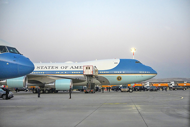 Trump v kontejneru. Tři otázky, které odhalil incident v Ankaře