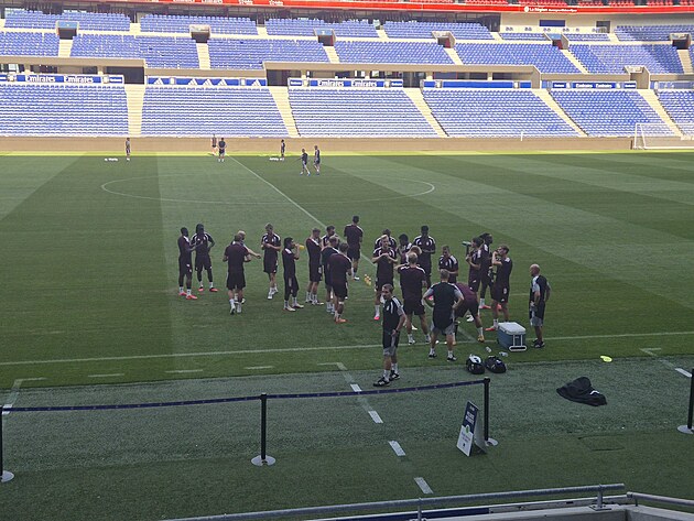 Pohled na Groupama Stadium v Lyonu, kde spar�an�t� fotbalist� odehraj� odvetu...