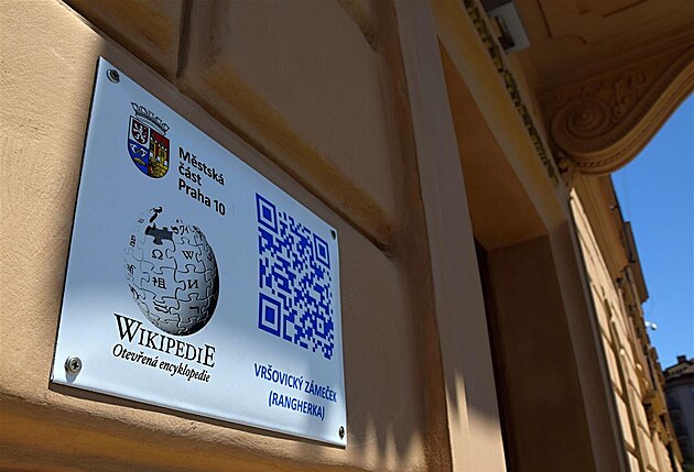 QR kódy využívá už léta také městská část Praha 10, na mnohých budovách jsou...