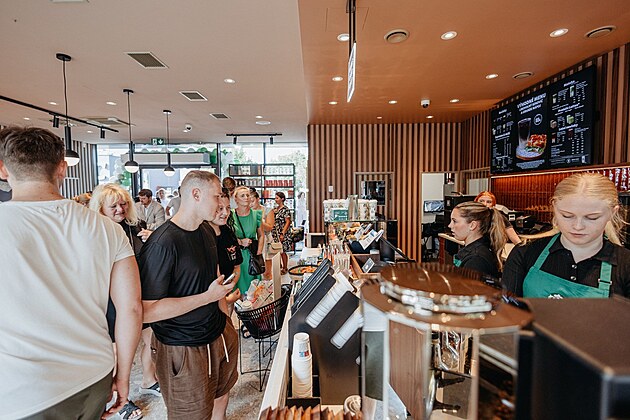Starbucks roz�i�uje svou s� kav�ren o novou pobo�ku v Liberci.