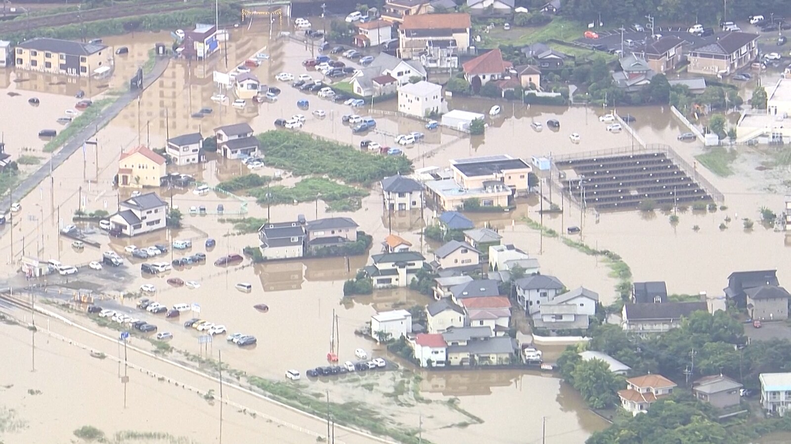 Přívalové deště ochromily Japonsko. Zemřeli už čtyři lidé, tisíce uvázly na letišti