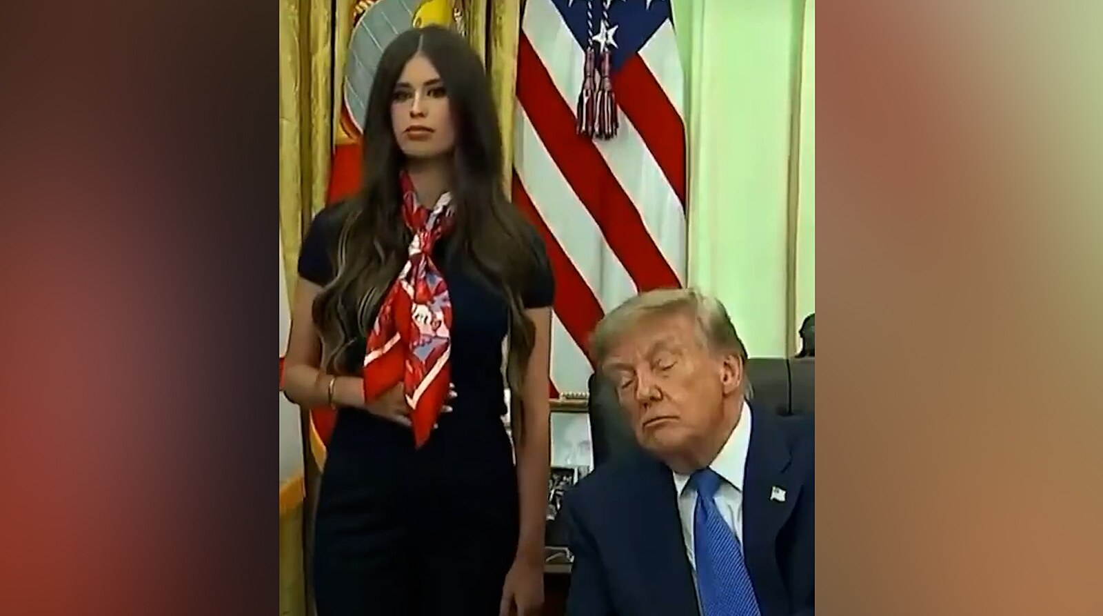 „Taser na Trumpa“? Lidé rozjeli bizarní konspirační teorii, proč se prezident probouzí
