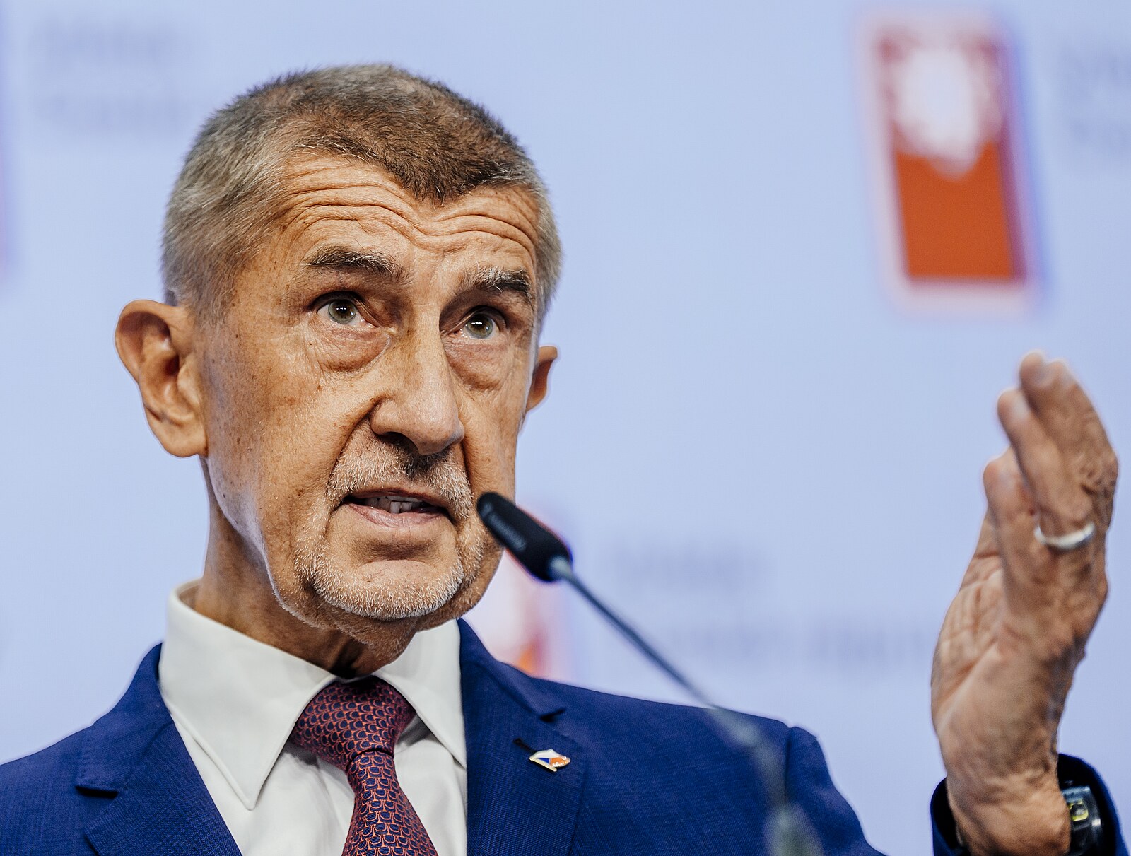 Nová nemocnice vyroste v areálu FNKV, oznámil Babiš. Bude vojenská