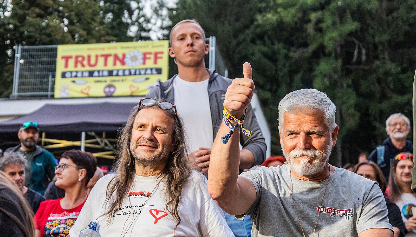 OBRAZEM: Prezident Pavel vyrazil na TrutnOFF, dostal cennost z prapočátků