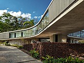 Ale dodávají té�, �e luxus tu neplyne z vým�ry. Hodnota domu spo�ívá v tom, �e...