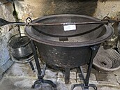 Krby a pece na chleba m�ly komíny vysekané vertikáln� skrz hrubou horninu a� na...