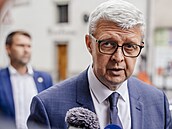 Vicepremiér Karel Havlí�ek p�ijel na jednání s ministryní financí Alenou...