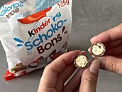 Kinder Schoko Bons má jen 125 gram� a prodává se za 94,90 korun. Jeden kousek...
