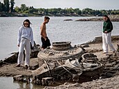 Rekordn� nízká hladina Dunaje v jihoma�arském m�st� Baja odhalila na vyschlém...