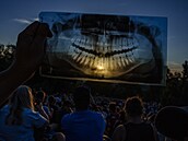 Zatm�ní Slunce z vrcholku pra�ských Riegerových sad� (12. srpna 2026)