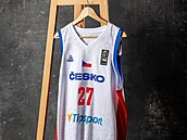 Bílá varianta dres� pro �eskou basketbalovou reprezentaci od firmy Peak.  