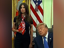 �Taser na Trumpa�? Lidé rozjeli bizarní teorii, pro� se prezident probouzí