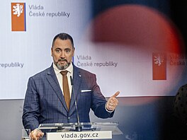 Tisková konference po jednání vlády. Na snímku ministr �ivotního prost�edí Igor...