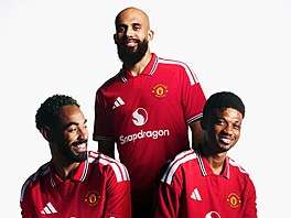 I domácí dres Manchesteru United sází na osv�d�ený vzhled. �ervenou dopl�ují...