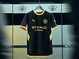 �erno-�lutá kombinace tentokrát pat�í venkovnímu dresu Manchesteru City, který...