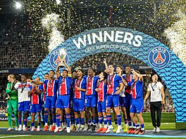 Radost fotbalist� PSG. Po roce obhájili zisk Superpoháru UEFA.